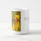 Busy Bee on a Sunflower コーヒーマグカップ (中央)