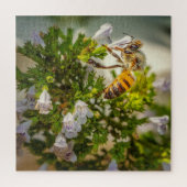 Busy Bee working hard ジグソーパズル (縦)