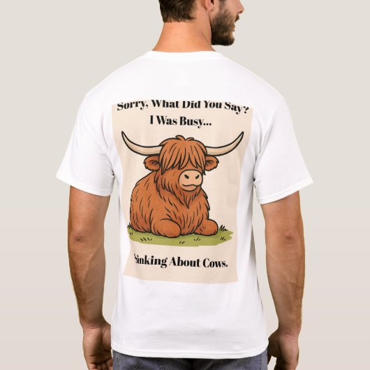 “Busy Thinking About Cows – Highland Cow Cartoon Tシャツ (裏面)