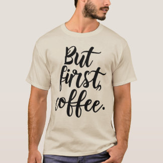 But First Coffee | おしゃれなモダンスクリプトのタイポグラフィーデザイン Tシャツ