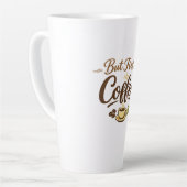 But First, Coffee – くつろぎのタイポグラフィーデザイン カフェラテマグ (左アングル)