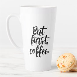 But First Coffee | モダンな手書き風タイポグラフィーデザイン カフェラテマグ