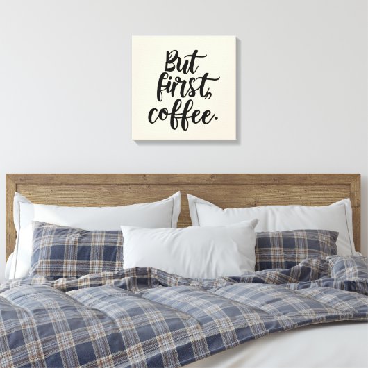 But First Coffee | Chic Modern Script Typography D キャンバスプリント (インサイチュ (寝室))