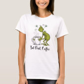 But First Coffee Grumpy Green Cartoon Coffee Lover Tシャツ (正面)