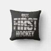 But First Hockey – Funny Hockey Lover Quote Design クッション (正面)