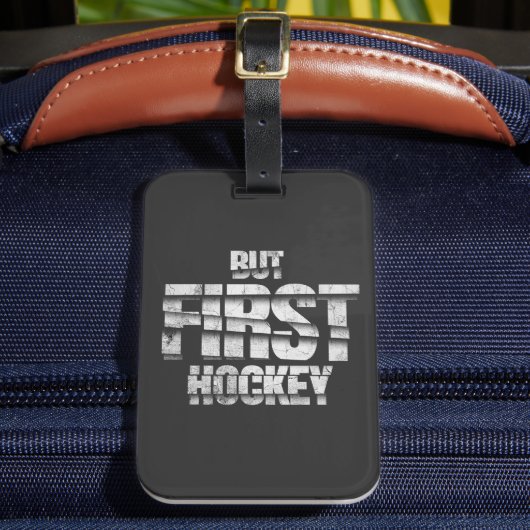 But First Hockey – Funny Hockey Lover Quote Design ラゲッジタグ (正面インサイチュ2)