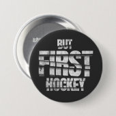 But First Hockey – Funny Hockey Lover Quote Design 缶バッジ (正面&裏面)