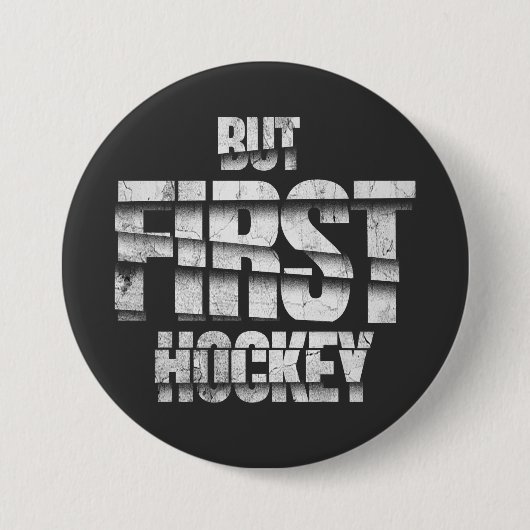 But First Hockey – Funny Hockey Lover Quote Design 缶バッジ (正面)