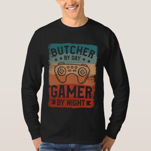 Butcher By Day Gamer By Night Butchery Butchers Me Tシャツ (正面)