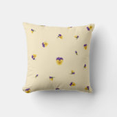 Butter Cream Yellow Purple Viola Floral Pattern クッション (正面)