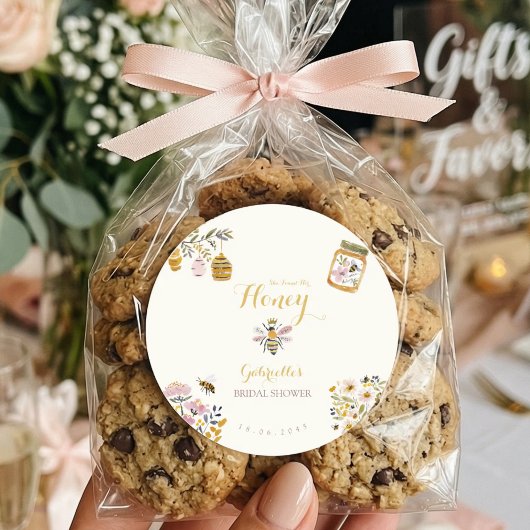 Butter Yellow She Found Her Honey Bee Bridal Party ラウンドシール