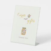 Butter Yellow She Found Her Honey Bee Bridal Party 台座サイン (正面)