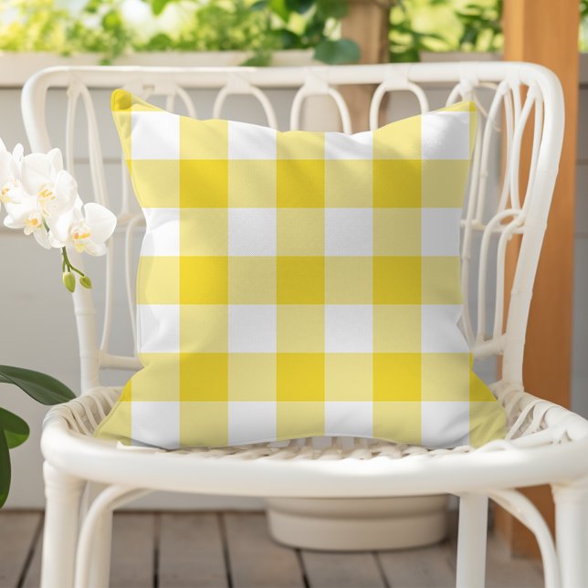 Buttercup Yellow Gingham Check Plaid Pattern アウトドアクッション (クリエイターアップロード済み)