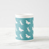 Butterflies and Dragonflies Teal Pattern ボーンチャイナマグカップ (正面)