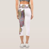 Butterfly landing on flower beautiful capri leggin カプリレギンス (裏面)