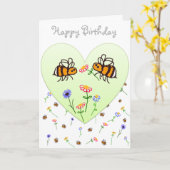 BuzzAboutBeesかわいい小さなハチハッピーバースデーハート カード (黄色い花)