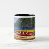 BWI、セカリブのントルシア、帆船、スーフリエール。 ツートーンマグカップ (中央)