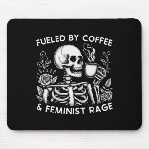 By Coffee &;フェミニズム怒りフェミニズムのコーヒー愛 マウスパッド