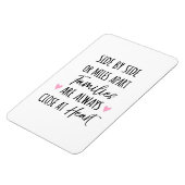 By Side or Miles Apartファミリがハートに近い マグネット (左側)