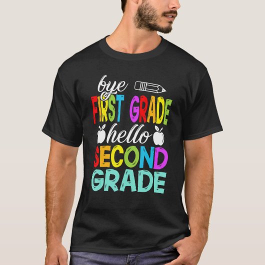 Bye 1年生こんにちは2年生ここ来I Tシャツ (正面)