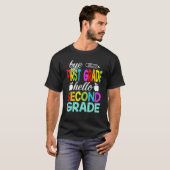 Bye 1年生こんにちは2年生ここ来I Tシャツ (正面フル)