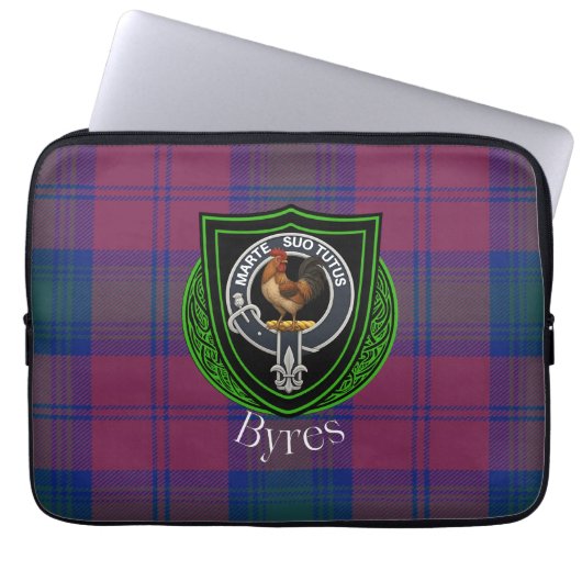 Byres Scottish Clan Tartan and Crest  ラップトップスリーブ (正面)