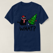 Cにおもしろいクリスマスツリーを押し付ける黒猫ギフト Tシャツ (デザイン正面)
