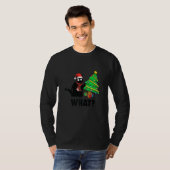Cにおもしろいクリスマスツリーを押し付ける黒猫ギフト Tシャツ (正面フル)