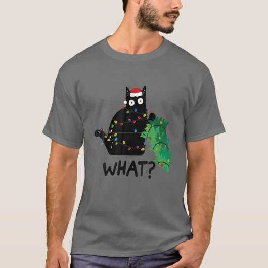 Cにおもしろいクリスマスツリーを押し付ける黒猫ギフト Tシャツ (正面)