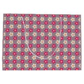 cの上に紅白の花の花柄 ラージペーパーバッグ (裏面)