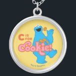 CはCookie用 シルバープレートネックレス<br><div class="desc">セサミストリートデザインはクッキーと彼のスナックお気に入りのを特徴とする。© 2021 Sagma Workshop. www.sesamestreet.org</div>