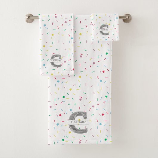 Cイニシャルパーソナライズされたシルバーモノグラムあなたの名前 バスタオルセット (インサイチュ)