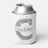 Cイニシャルパーソナライズされたシルバーモノグラムあなたの名前 缶クーラー (缶正面)