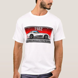 C3 1982年のコルベットのナンバープレートの芸術赤い背景 Tシャツ