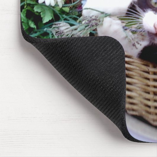 C.かごの子猫 マウスパッド (コーナー)