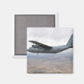 C-130ヘラクレスが空を飛び越える マグネット (正面/裏面)