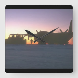 C-130ヘラクレスの輸送のbeing_Military航空機 スクエア壁時計