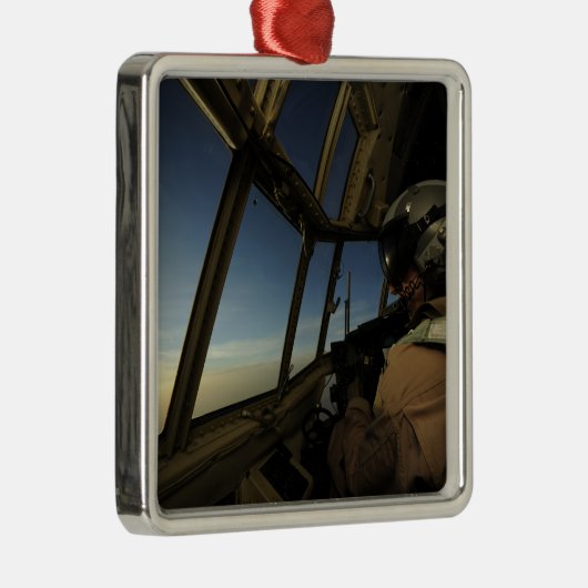 C-130ヘラクレスパイロットが地平線を走査する メタルオーナメント (右)