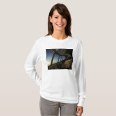 C-130ヘラクレスパイロットが地平線を走査する Tシャツ (正面フル)