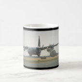 C-130ヘラクレスLAPESのcargo_Military航空機 コーヒーマグカップ (中央)