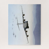 C-17 グローブマスター III 航空機がブルー・リッジを飛行 ジグソーパズル (縦)