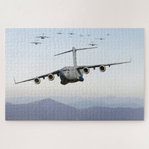 C-17 グローブマスターIII航空機がブルーリッジ上空を飛行 ジグソーパズル