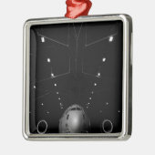 C-17 Globemaster IIIが格納庫に座る メタルオーナメント (左)