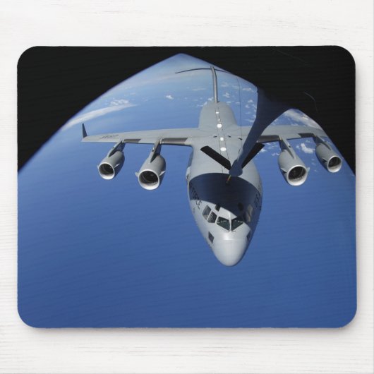 C-17 Globemaster IIIが燃料2を受け取る マウスパッド (正面)