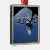 C-17 Globemaster IIIが燃料2を受け取る メタルオーナメント (右)