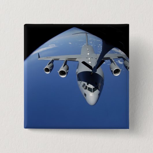 C-17 Globemaster IIIが燃料2を受け取る 缶バッジ (正面)