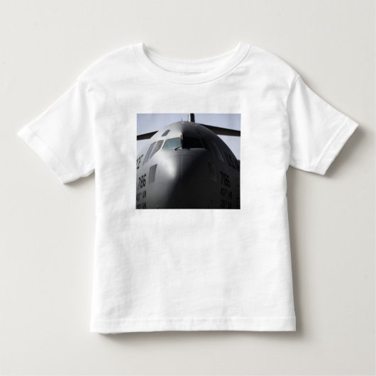 C-17 Globemaster IIIのフロントのクローズアップ トドラーTシャツ (正面)
