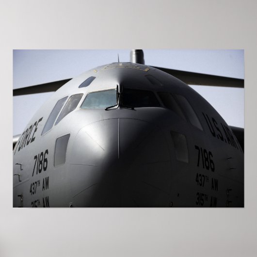 C-17 Globemaster IIIのフロントのクローズアップ ポスター (正面)