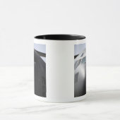 C-17 Globemaster IIIのフロントのクローズアップ マグカップ (中央)