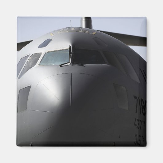 C-17 Globemaster IIIのフロントのクローズアップ マグネット (正面)